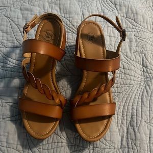 True Craft sandals